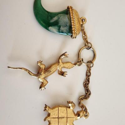 Sale Photo Thumbnail #329: This lot is for an unusual Jewelry Whatsit.  This grouping of interesting items include a Jade (?) Stone Crab Claw, a Turtle and a Salamander all chained and hooked together. Nice dangley jewel for any fashionista. Or for any other purpose one might devis