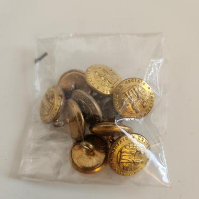 Sale Photo Thumbnail #340: This lot is for a Bag of Kentucky Buttons.  This group of 10 buttons all show the state seal and are of a gold-toned metal.  Great for many purposes.