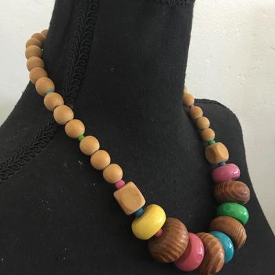 Cute vintage wooden bead necklace