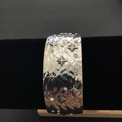 Silver tone cuff with Rhinestones