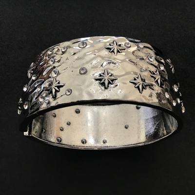 Silver tone cuff with Rhinestones