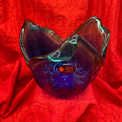 Sale Photo Thumbnail #316: Made in Italy
Cobalt Blue with green crest edge
Murano style art glass 
Excellent condition 
7.25 inches by 9.25 inches wide