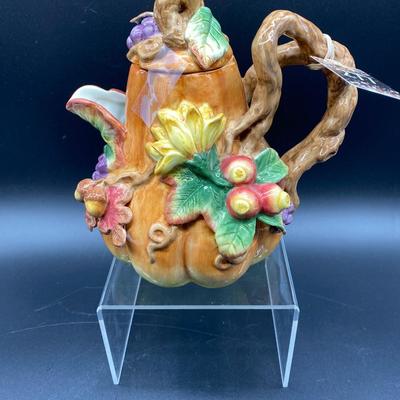 Sale Photo Thumbnail #318: Retired, with lid, No Chips 
8.5 inches x 7.5 inches wide