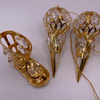 Small crystal/gold decor