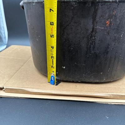 Antique Cast Iron Dutch Oven w/ Bail Handle & Lid – Campfire Cookware – Primitive