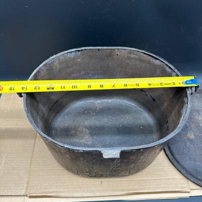 Antique Cast Iron Dutch Oven w/ Bail Handle & Lid – Campfire Cookware – Primitive