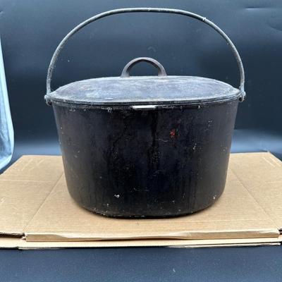 Antique Cast Iron Dutch Oven w/ Bail Handle & Lid – Campfire Cookware – Primitive