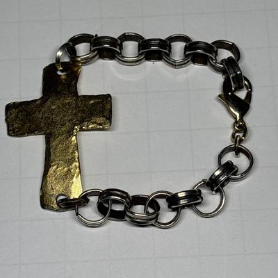 Hammered metal cross bracelet