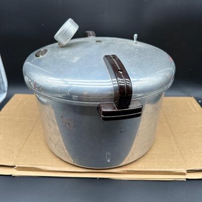 Vintage Presto Pressure Cooker / Canner – Model 7-B – 16 Quart – USA