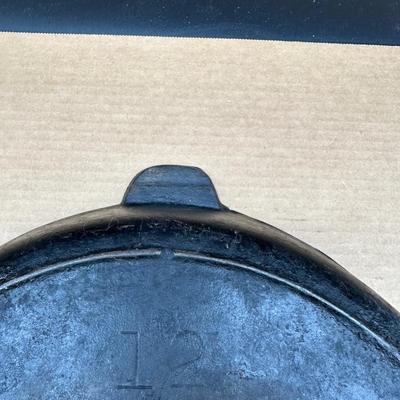 LARGE Antique Unmarked #12 Cast Iron Skillet