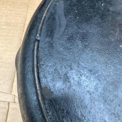 LARGE Antique Unmarked #12 Cast Iron Skillet