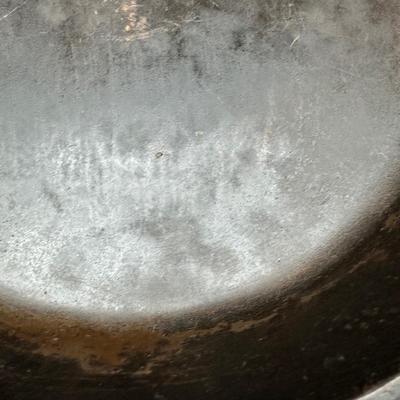LARGE Antique Unmarked #12 Cast Iron Skillet