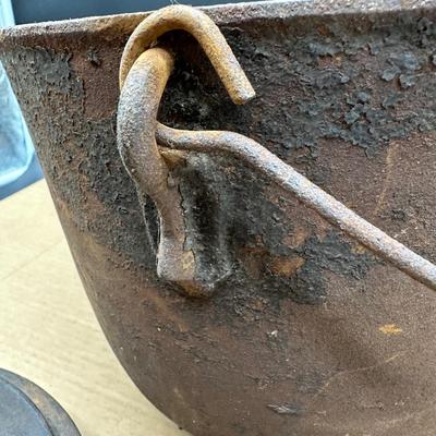 Antique P&S MF Co Cast Iron Footed Bean Pot w/ Lid & Bail Handle