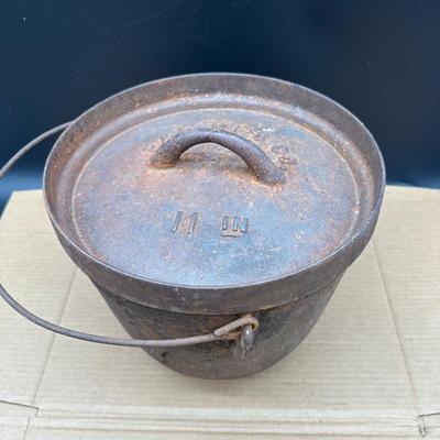 Antique P&S MF Co Cast Iron Footed Bean Pot w/ Lid & Bail Handle