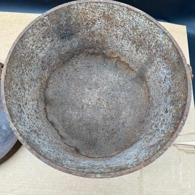 Antique P&S MF Co Cast Iron Footed Bean Pot w/ Lid & Bail Handle