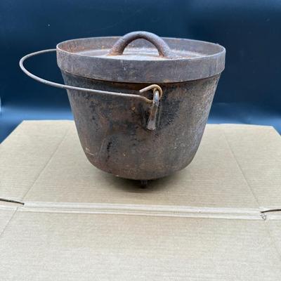 Antique P&S MF Co Cast Iron Footed Bean Pot w/ Lid & Bail Handle