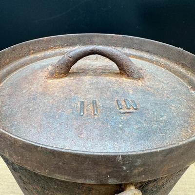 Antique P&S MF Co Cast Iron Footed Bean Pot w/ Lid & Bail Handle