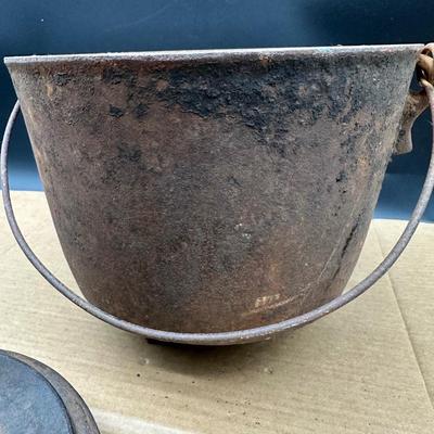 Antique P&S MF Co Cast Iron Footed Bean Pot w/ Lid & Bail Handle