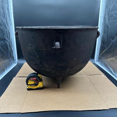 Large Antique Cast Iron 3-Leg Kettle / Camp Cauldron – #15 Marked