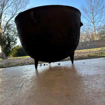Large Antique Cast Iron 3-Leg Kettle / Camp Cauldron – #15 Marked