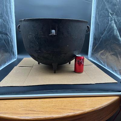 Large Antique Cast Iron 3-Leg Kettle / Camp Cauldron – #15 Marked