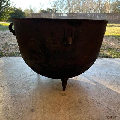Large Antique Cast Iron 3-Leg Kettle / Camp Cauldron – #15 Marked