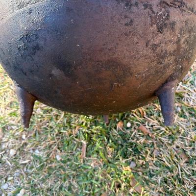 Large Antique Cast Iron 3-Leg Kettle / Camp Cauldron – #15 Marked