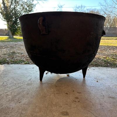 Large Antique Cast Iron 3-Leg Kettle / Camp Cauldron – #15 Marked