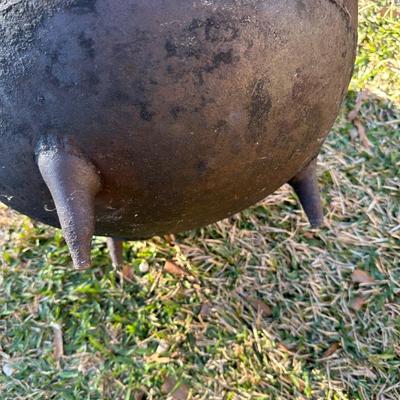 Large Antique Cast Iron 3-Leg Kettle / Camp Cauldron – #15 Marked