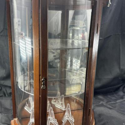 Curved glass wall or table display