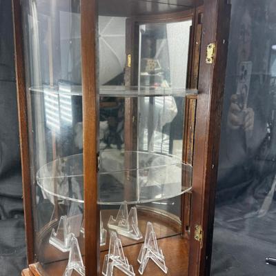 Curved glass wall or table display