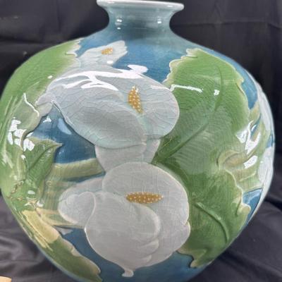 Jingdezhen Very large Lilly Vase with original box and paperwork