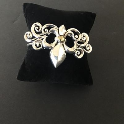 Sale Photo Thumbnail #74: Silver Tone Hinged fashion Bracelet Please see attached pictures