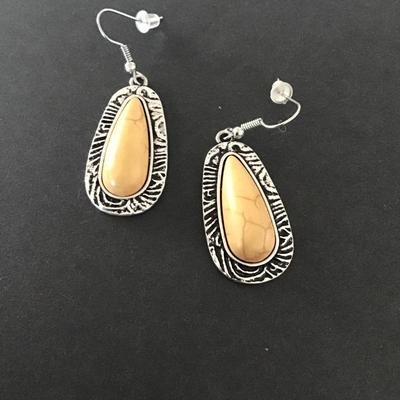 Sale Photo Thumbnail #121: Fashion Earrings please see attached pictures