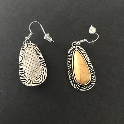 Sale Photo Thumbnail #122: Fashion Earrings please see attached pictures