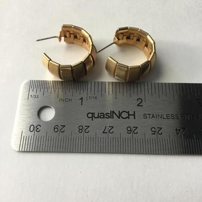 Vintage hoop ribbed earrings gold tone