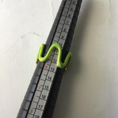 Green enamel fashion wave ring