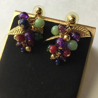 Vintage multicolor bead dangle gold tone leaf earrings