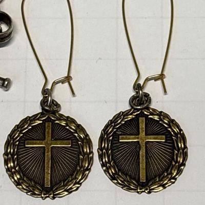 Medallion bracelet & cross earrings