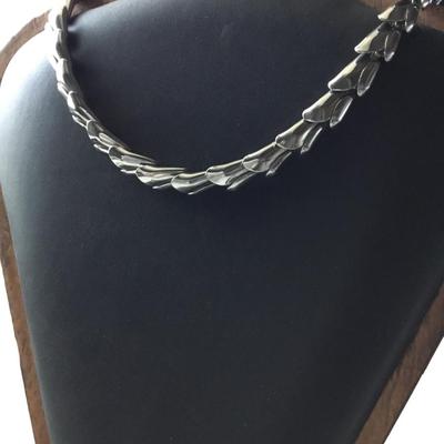 Vintage silver toned metal scale style link necklace