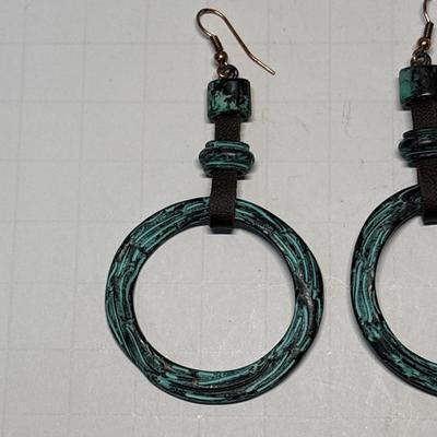 Black/tortoise shell earrings & weathered copper metal earrings