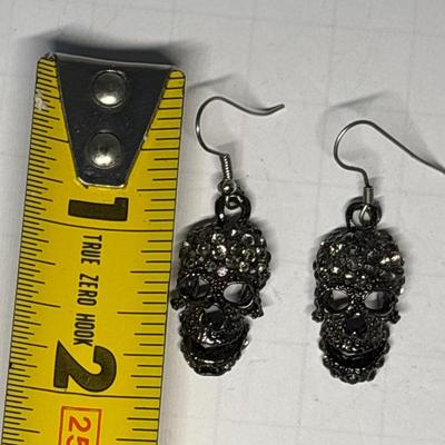 Rhinestone skull earrings