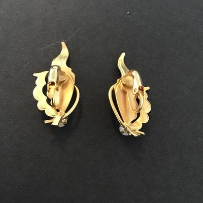 Sale Photo Thumbnail #44: Vintage gold tone clip on earrings with faux pearls please see attached pictures