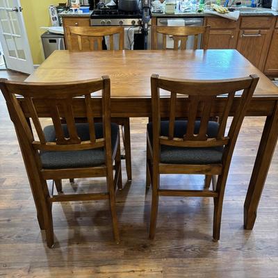 LOT 185: Pub Height Table & Chairs Set