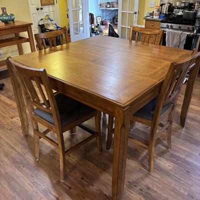 LOT 185: Pub Height Table & Chairs Set