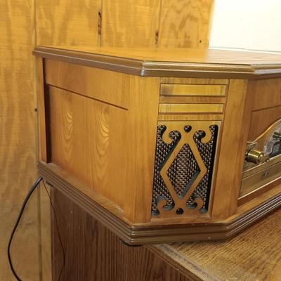 LOT 194: Emerson NR303TT 4-in-1 Heritage Home Audio System