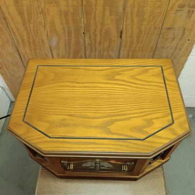 LOT 194: Emerson NR303TT 4-in-1 Heritage Home Audio System