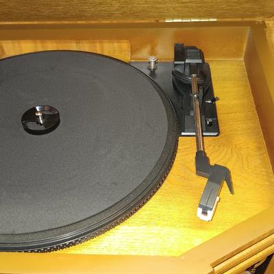 LOT 194: Emerson NR303TT 4-in-1 Heritage Home Audio System