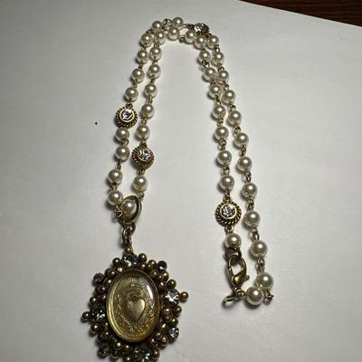 Heart/Pearl/Rhinestone necklace