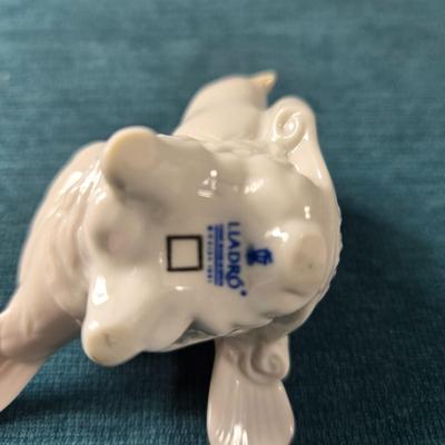 Sale Photo Thumbnail #369: This is for 2 Lladro Collectibles.  This little duo is of a sweet Bell but she is missing her clapper.  The Love Birds are dated 1992 First Christmas..  These are small but still very for your LLADRO Collection.